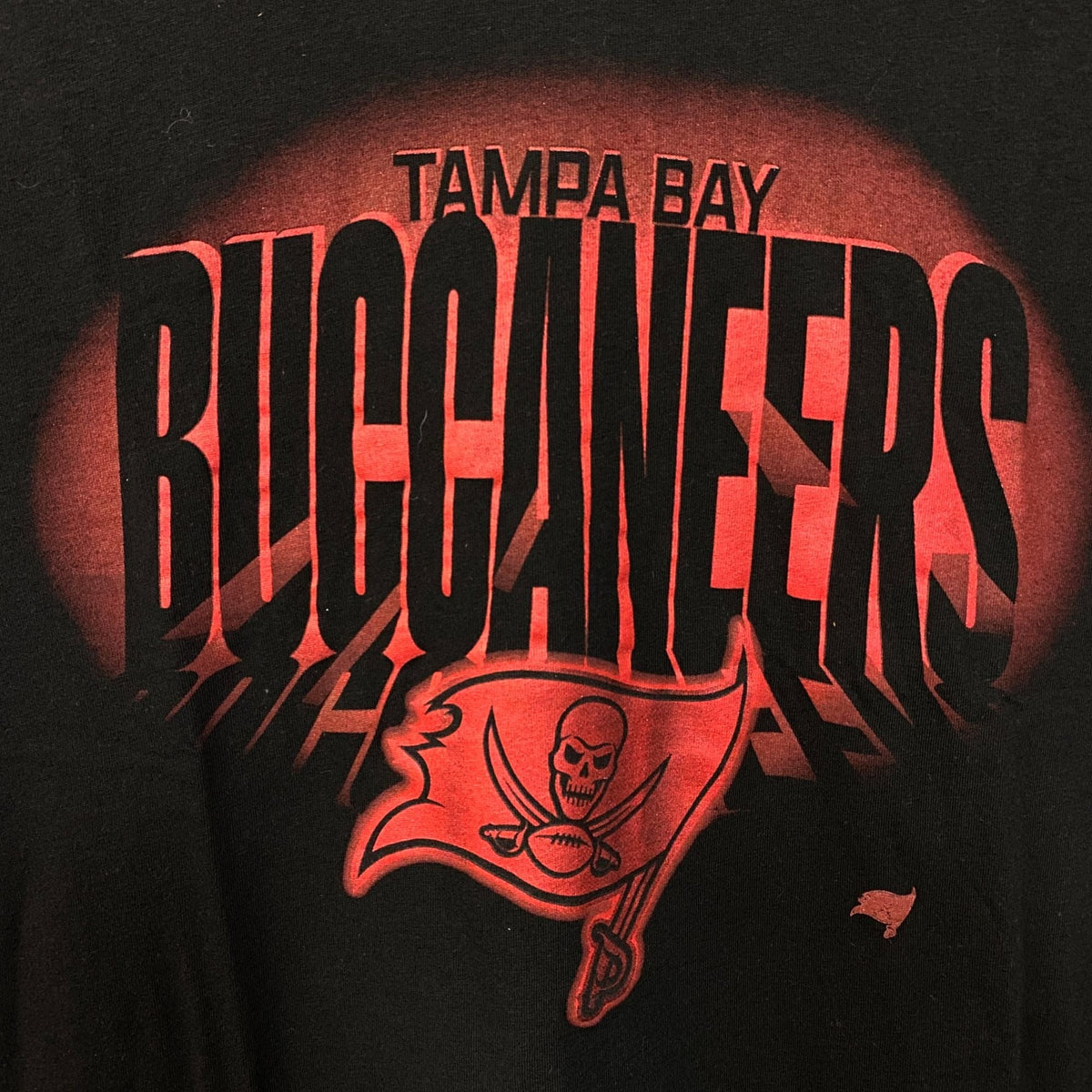 FOCO NFL Tampa Bay Buccaneer Team Logo Graphic T-Shirt Large product image 2