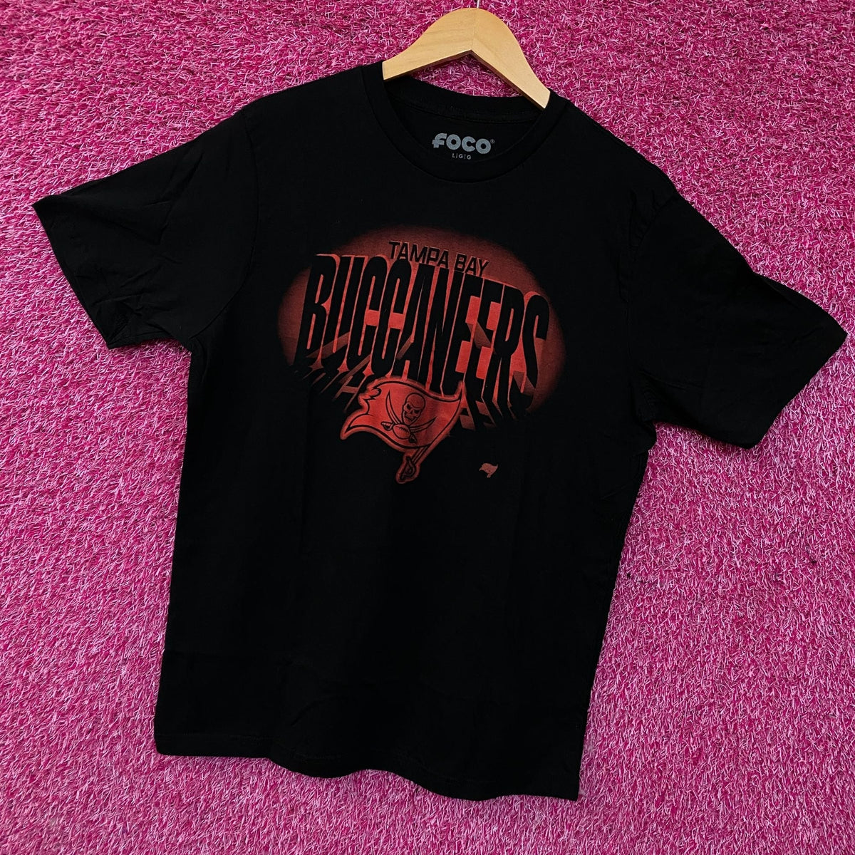 FOCO NFL Tampa Bay Buccaneer Team Logo Graphic T-Shirt Large product image 3