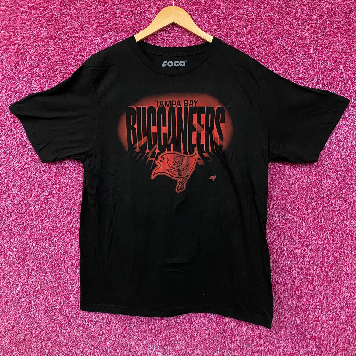 FOCO NFL Tampa Bay Buccaneer Team Logo Graphic T-Shirt XL product image 1