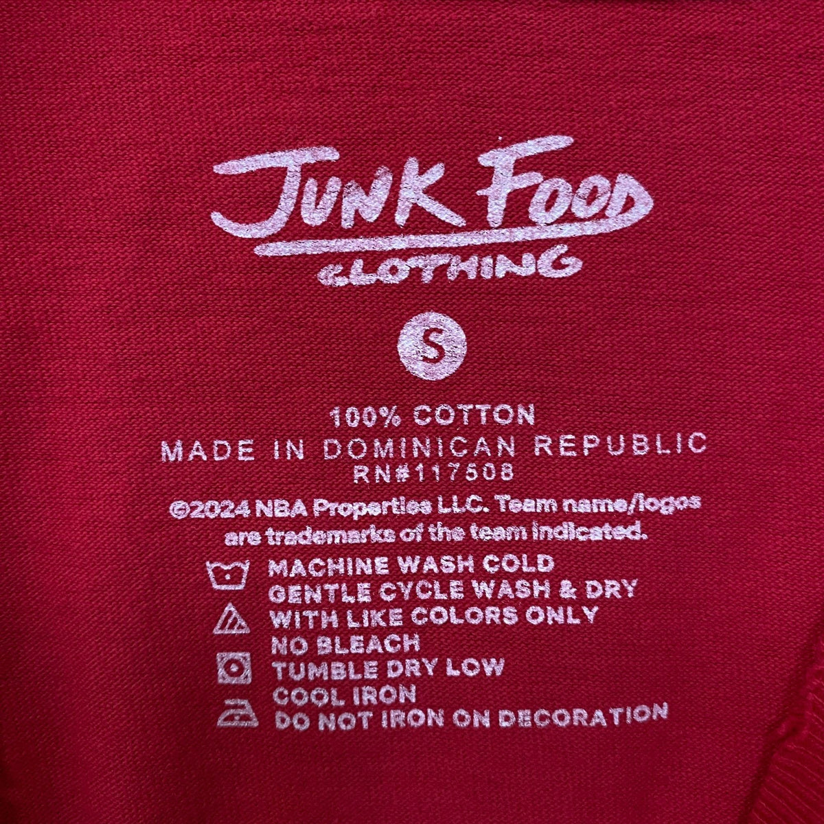 Junk Food Clothing NBA Chicago Bulls Crest Vintage Style product image 4