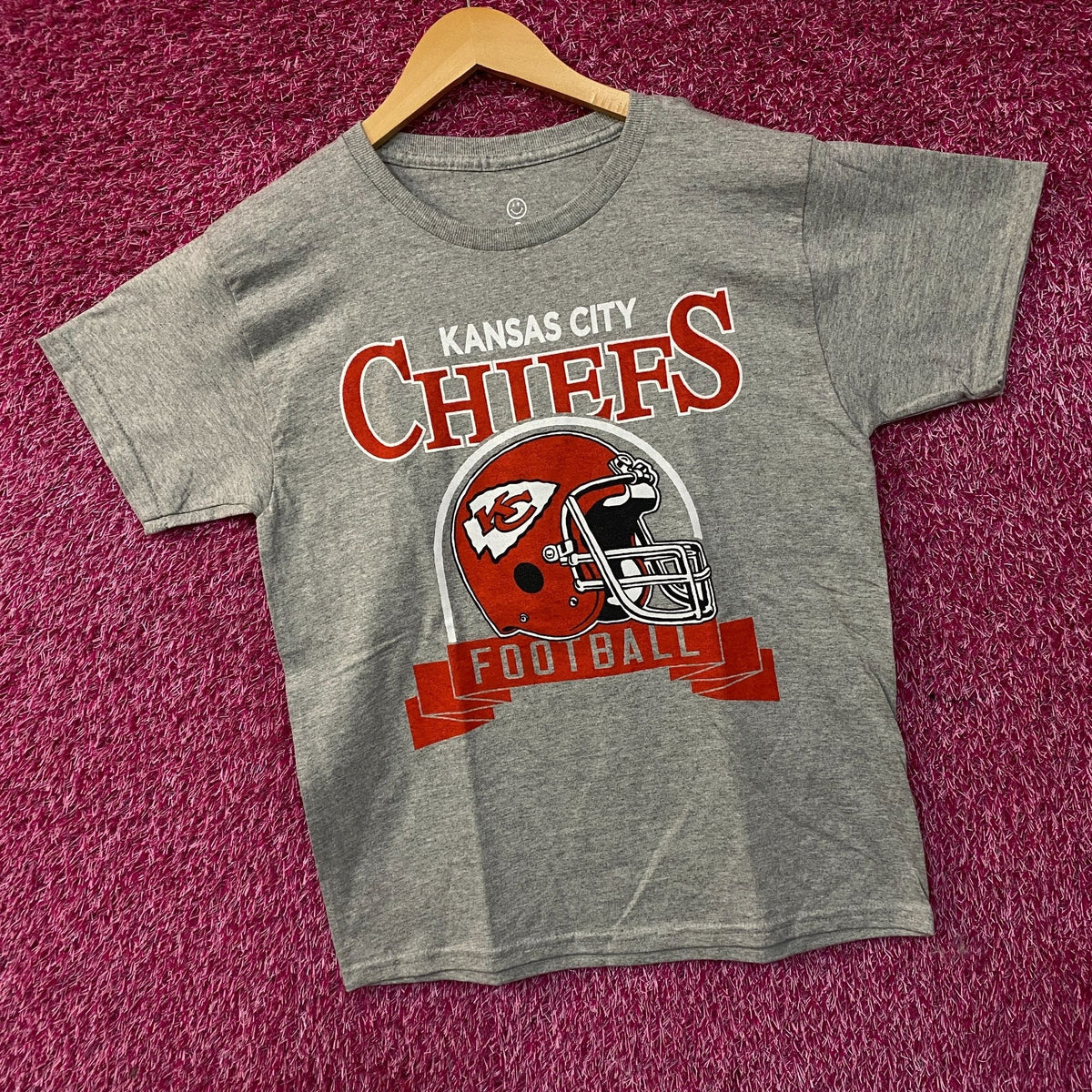 Junk Food Clothing Kansas City Chiefs Helmet Logo Graphic product image 3