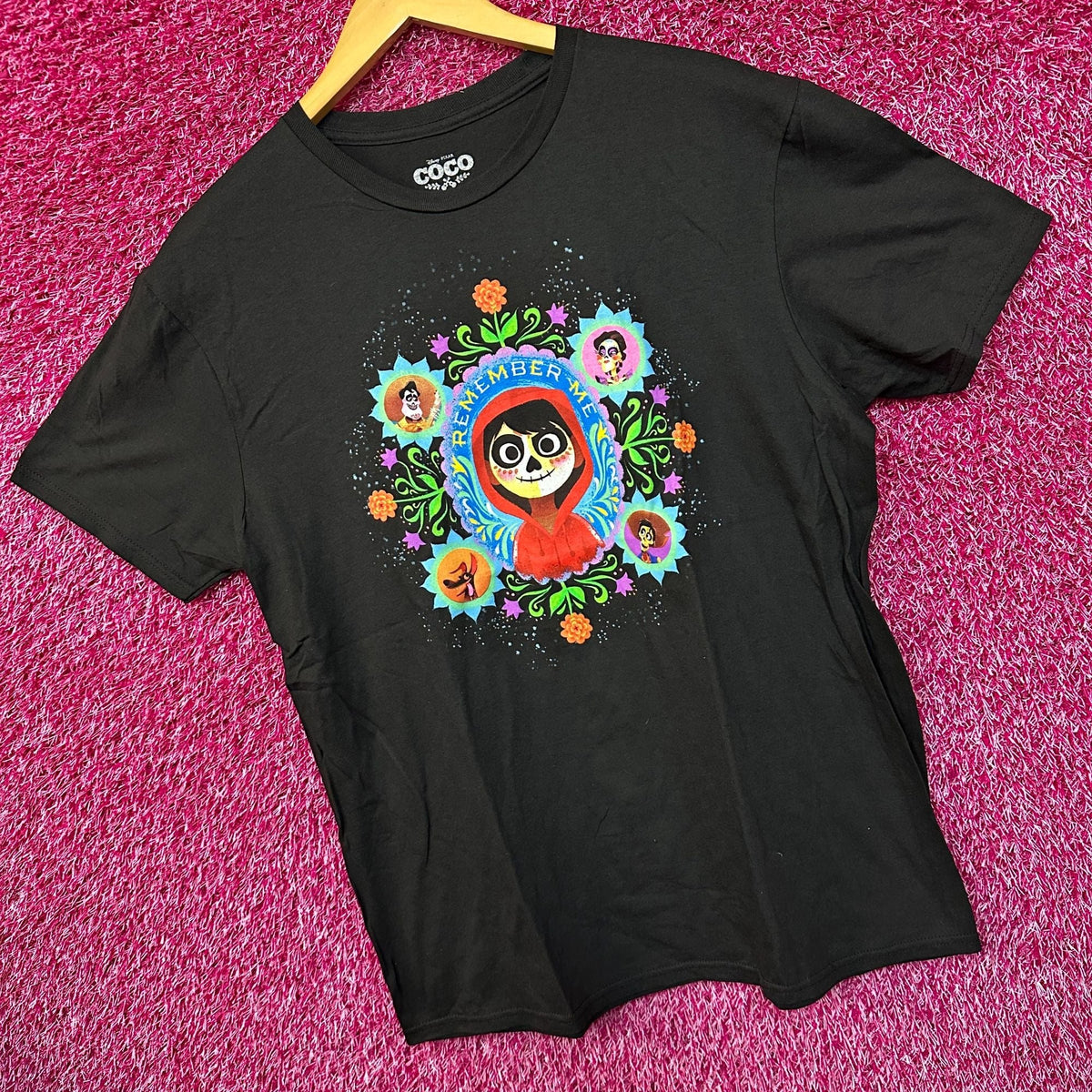 Coco Remember Me Marigolds Disney Pixar Animated Movie Tee L product image 3
