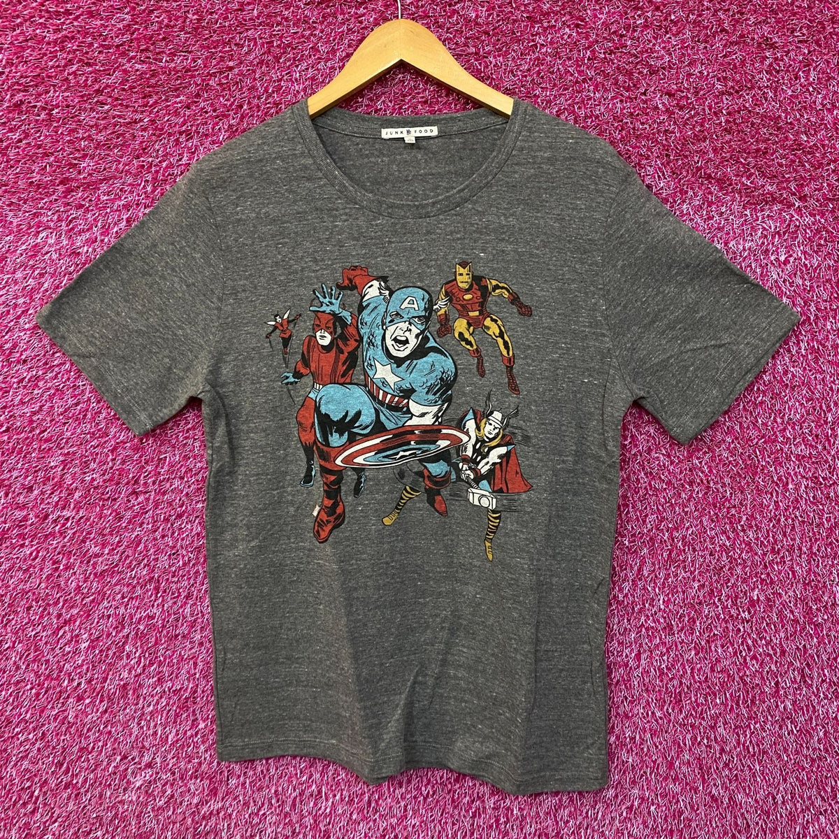 Marvel Avengers Comic Book Style Tshirt size medium product image 1