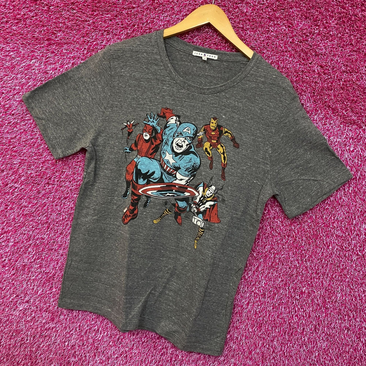 Marvel Avengers Comic Book Style Tshirt size medium product image 3