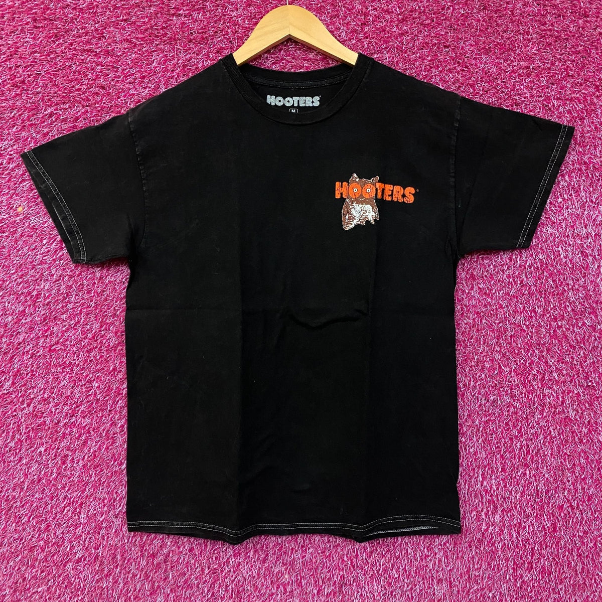 Hooters Clearwater Promotional Graphic T-Shirt Medium product image 7
