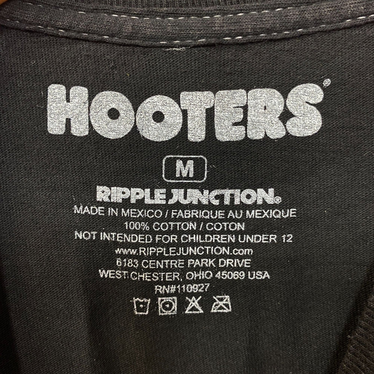 Hooters Clearwater Promotional Graphic T-Shirt Medium product image 5