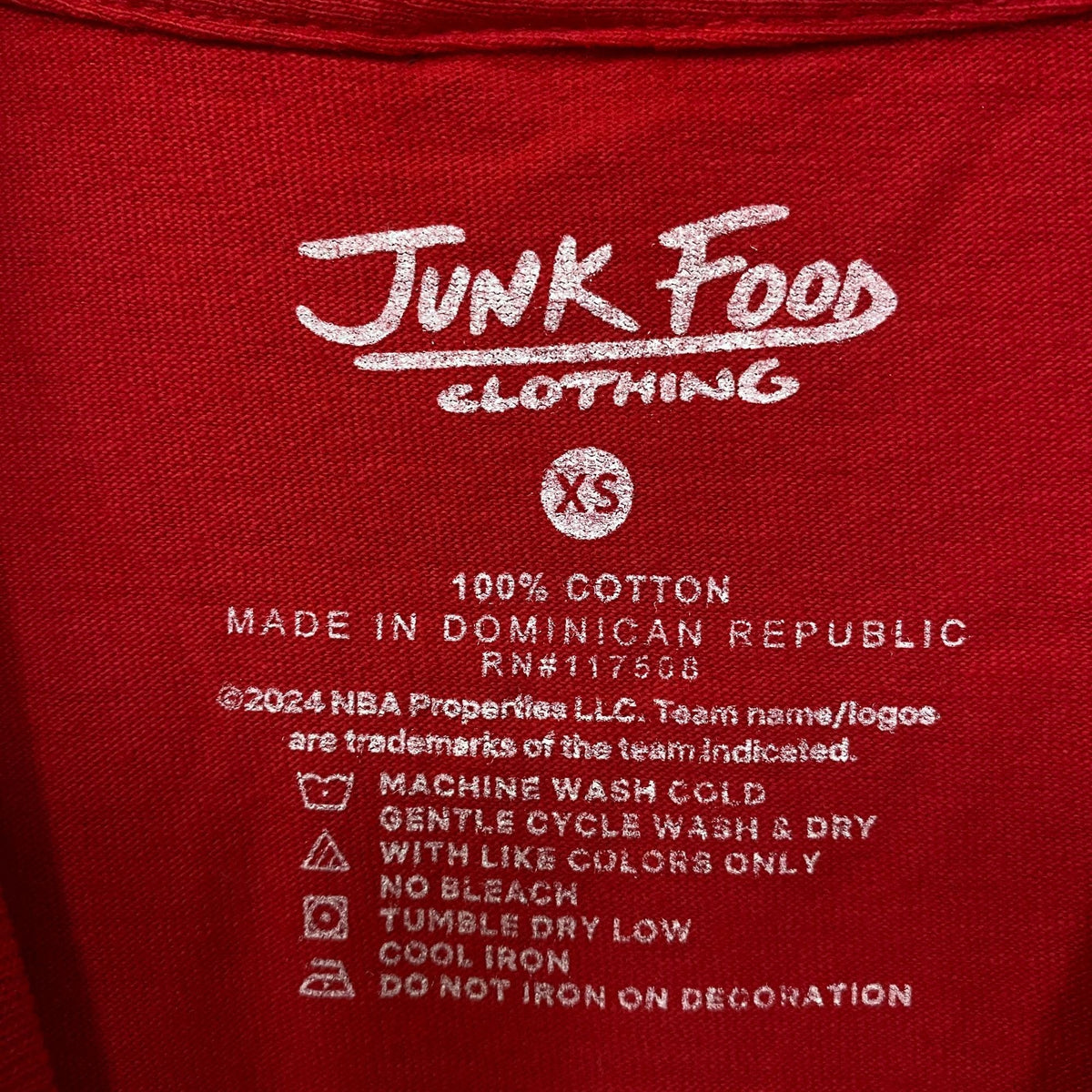 Junk Food Clothing NBA Chicago Bulls Crest Vintage Style product image 8
