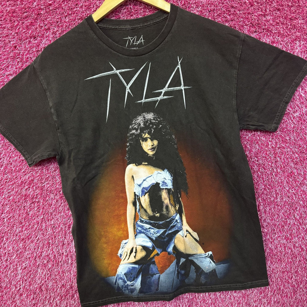 Tyla Graphic Washed T-Shirt Small product image 3