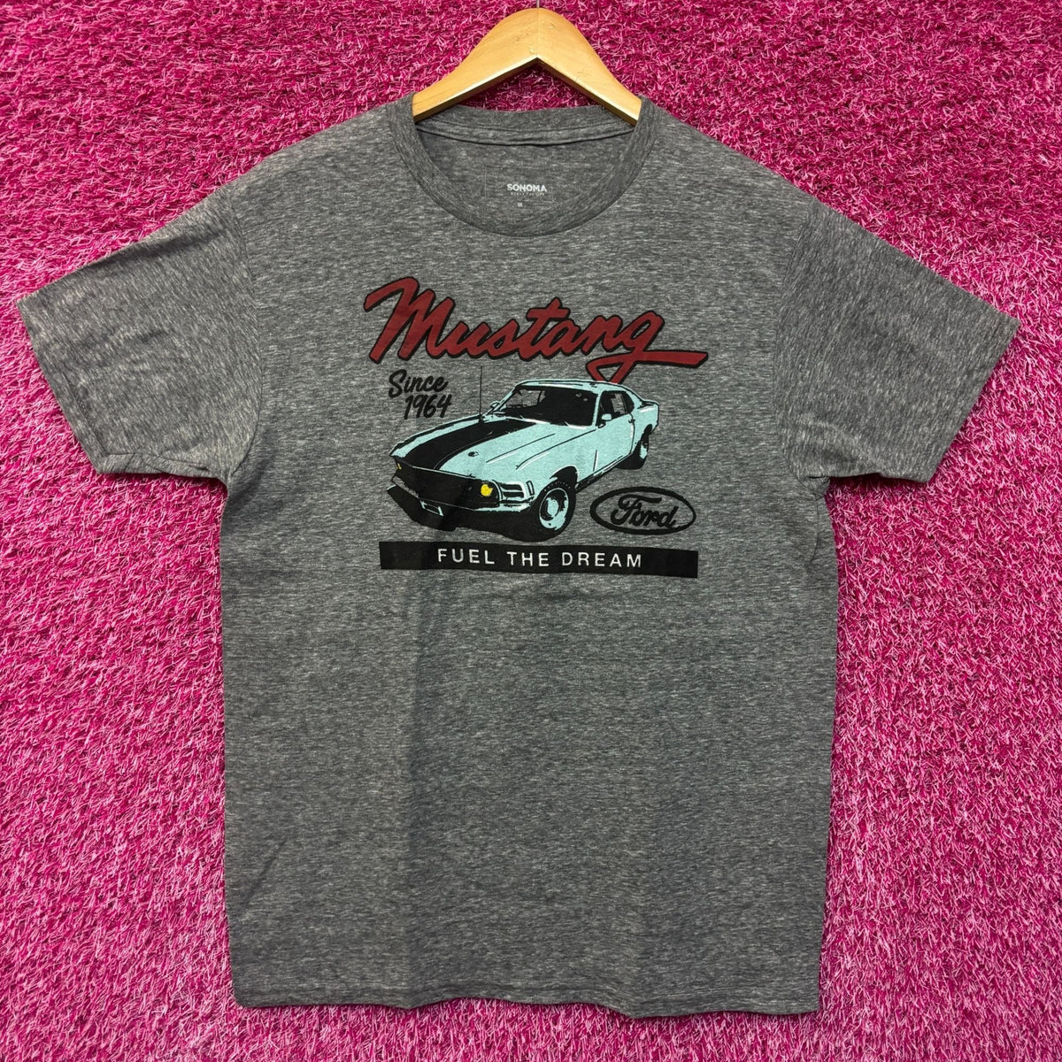 Ford Mustang Classic Car T-shirt size medium product image 1