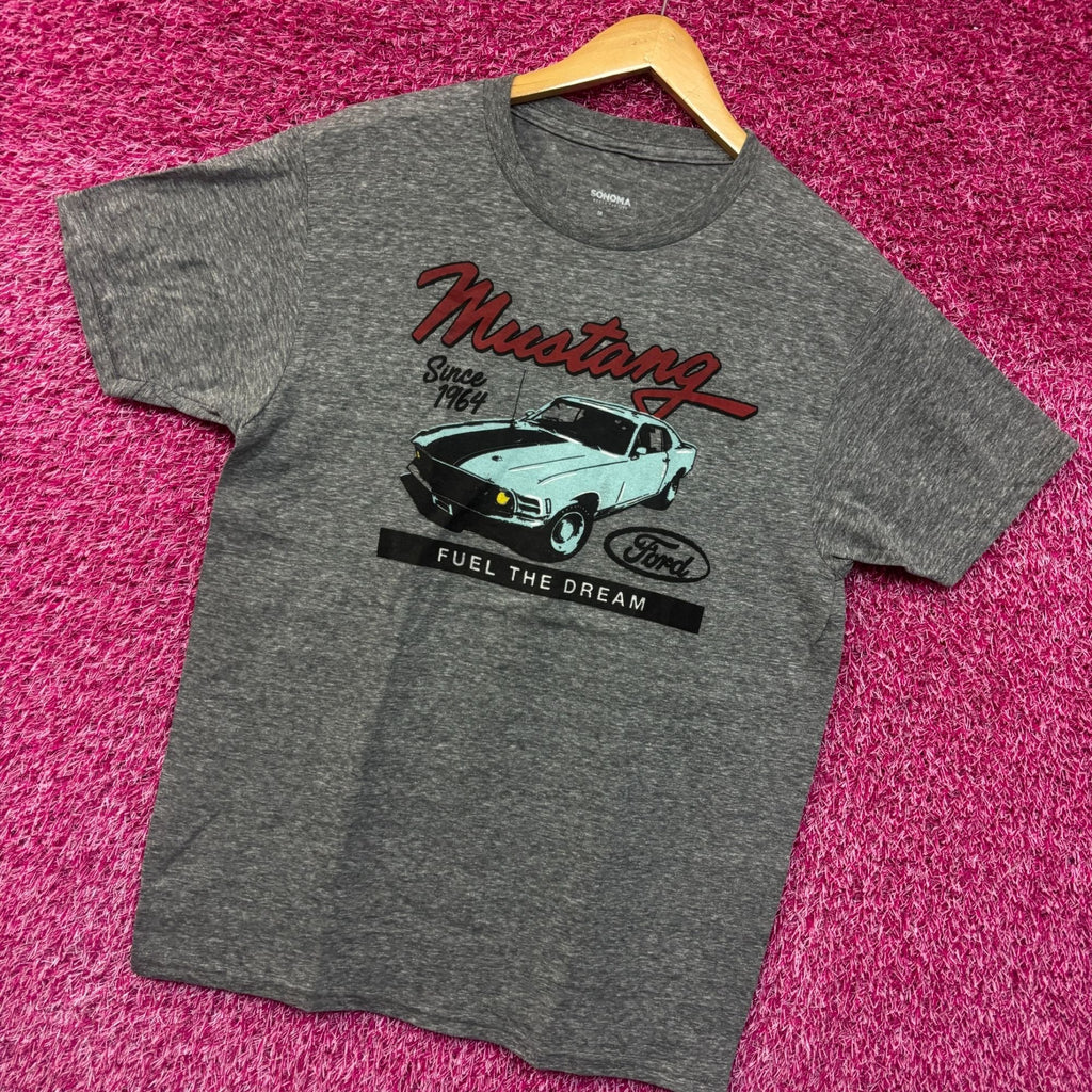 Ford Mustang Classic Car T-shirt size medium product image 3