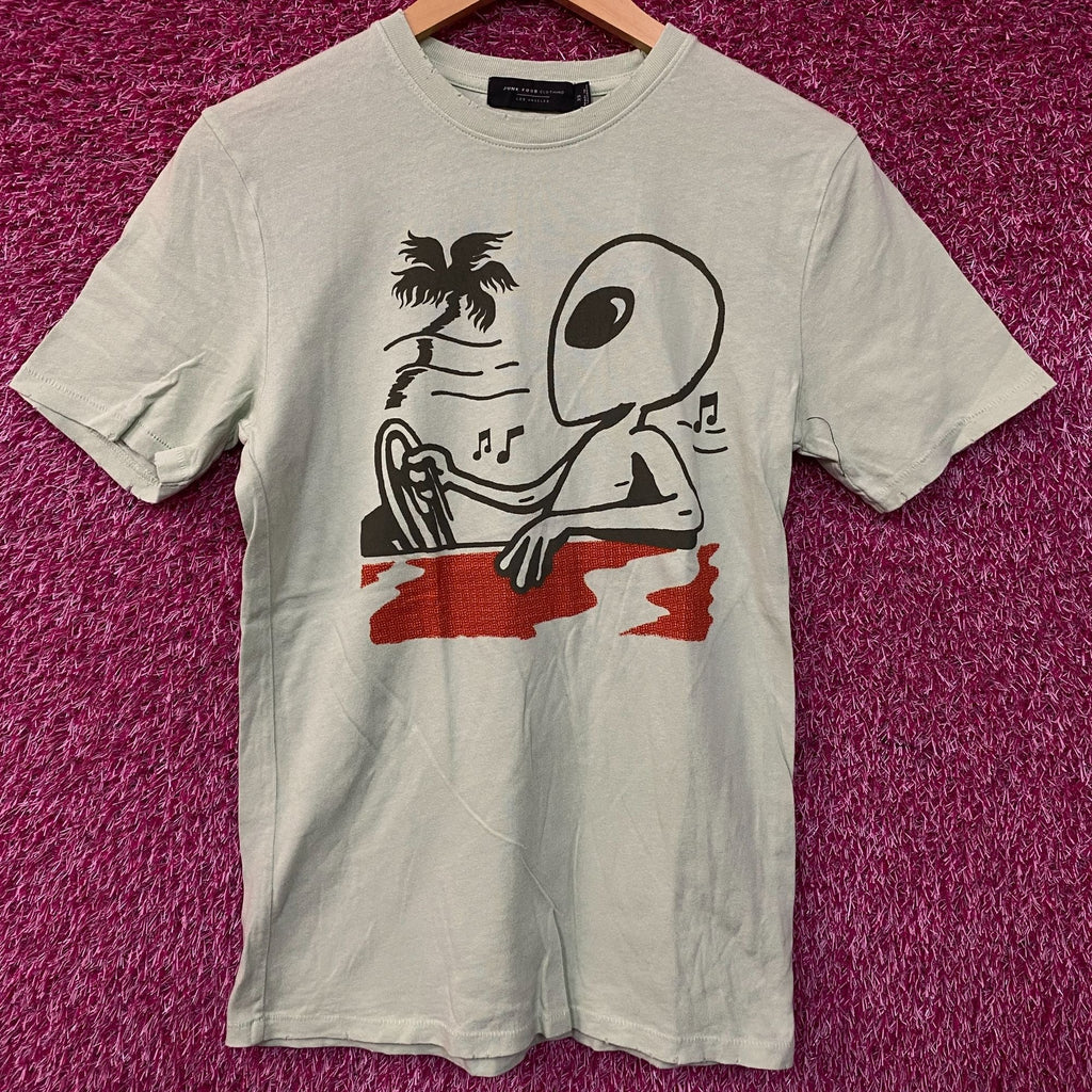 Junk Food Clothing Alien Driving Vintage Style Tee XS product image 1