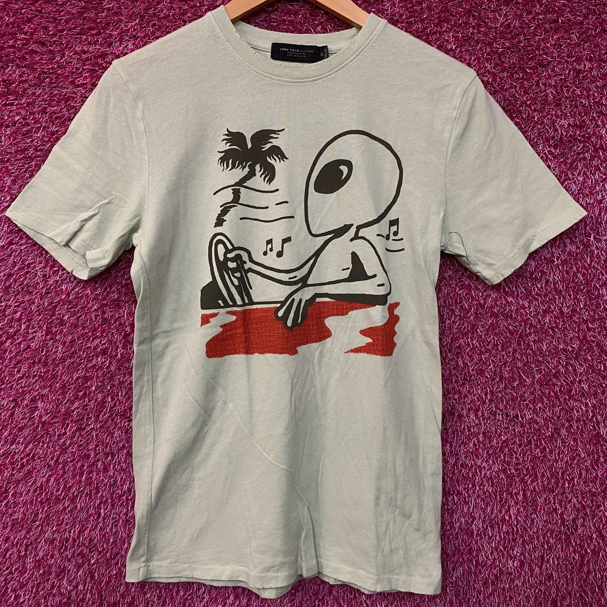 Junk Food Clothing Alien Driving Vintage Style Tee XS product image 1