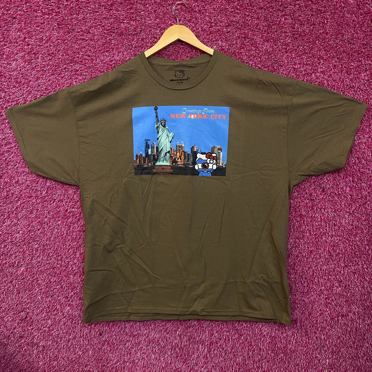 Sanrio Hello Kitty "Greetings From New York City" Graphic product image 1