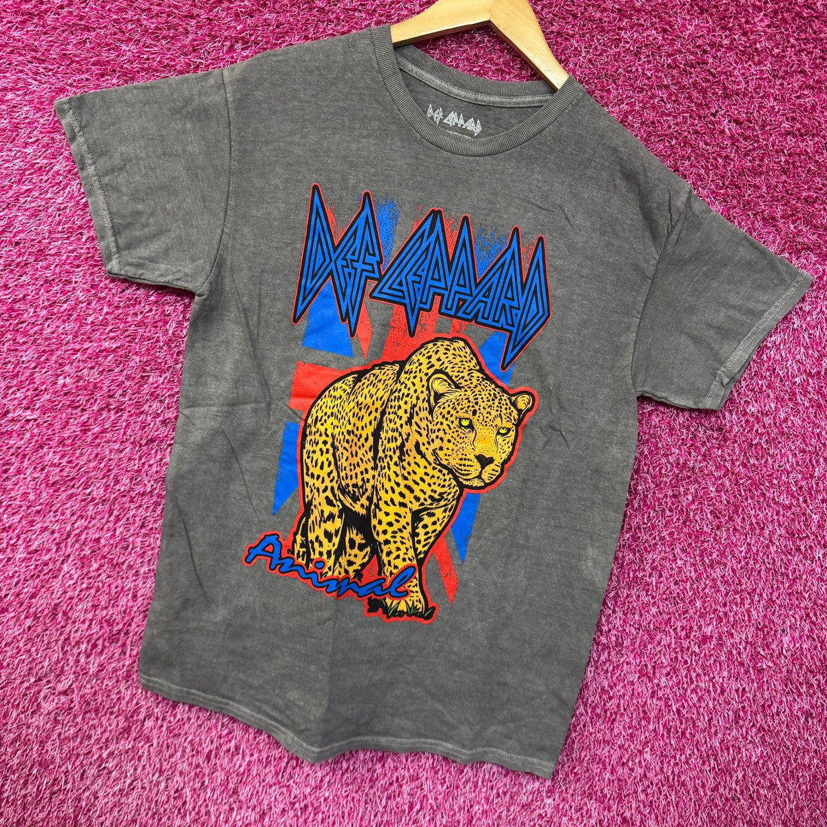 Def Leppard Animal Neon Leopard Hysteria Metal Band Tee M product image 3